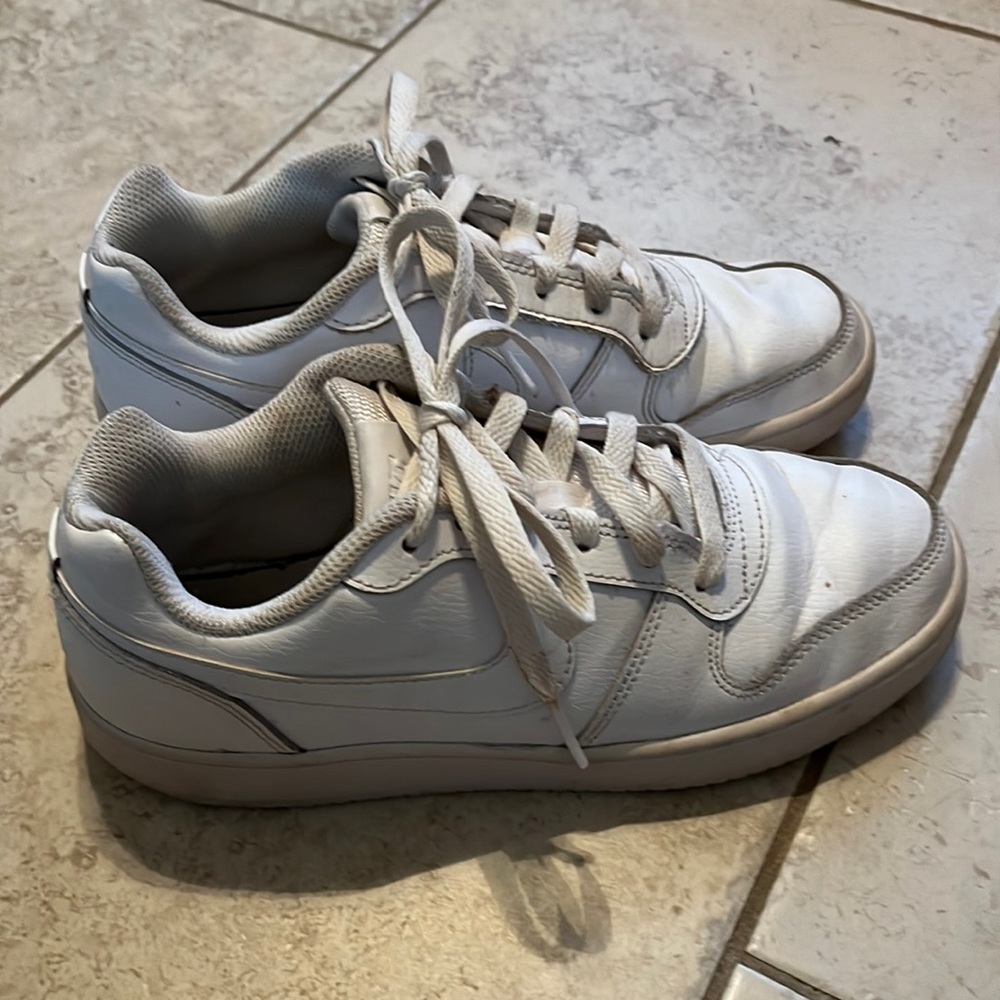 Womens white leather Nike size 7.5